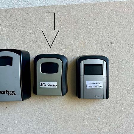 Mia Airport Studio Apartment - 0-24H Self Check In&Out - Parking On Site ヴェリカ・ゴリツァ エクステリア 写真